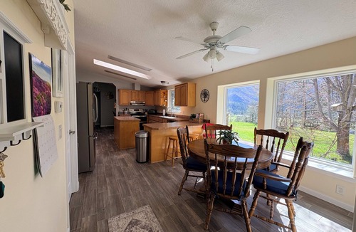 Superior House | The Haven: Secluded Meadow, Nestled in the Pines 4 BD 3 Bath, HOT TUB