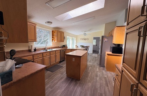 Superior House | The Haven: Secluded Meadow, Nestled in the Pines 4 BD 3 Bath, HOT TUB