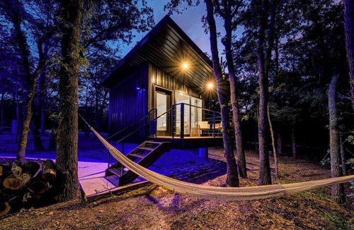 Alvord Cabin | The Hawk’s Nest |Peaceful Tiny Cabin w/Pickleball