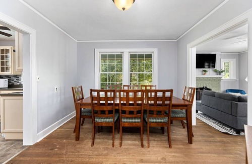 Waynesboro House | The Hawksbill Haus (w/hot tub)