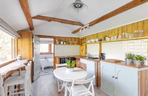 Bath Cabin | The Hay Trailer