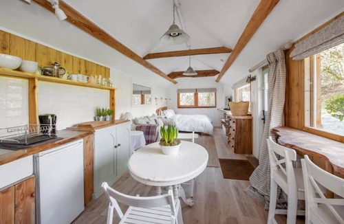 Bath Cabin | The Hay Trailer