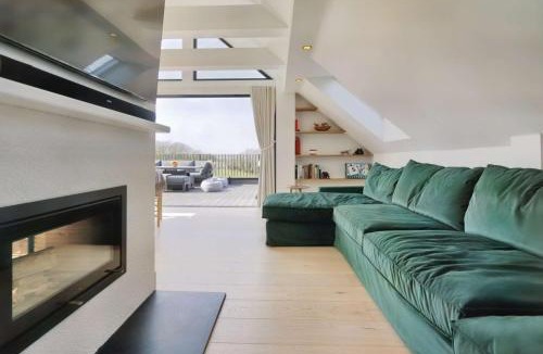 Etchinghill House | The Hayloft by Bloom Stays