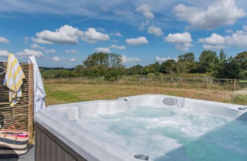 Etchinghill House | The Hayloft by Bloom Stays