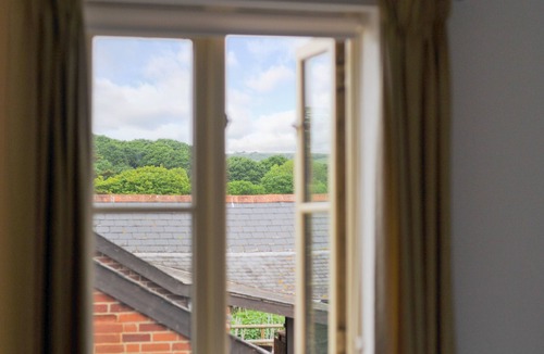 Sandown Ski Chalet | The Hayloft