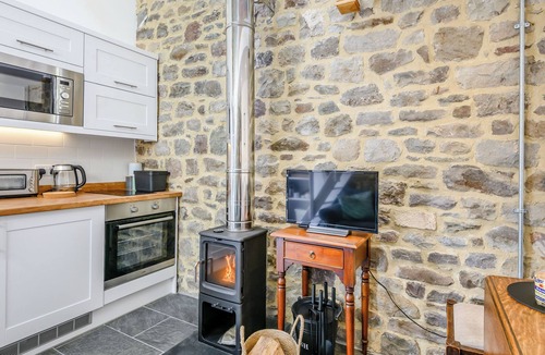 Llanvair Kilgeddin Cottage | The Hayloft - UK40092
