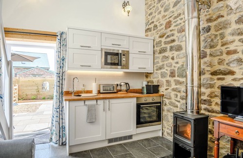 Llanvair Kilgeddin Cottage | The Hayloft - UK40092