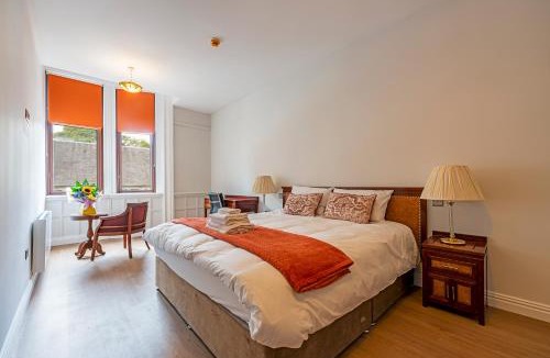 Paisley Apartment | The Hazlitt Apartments