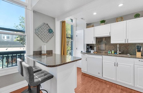 St. Charles Apartment | The Headliner Suite on Main Street