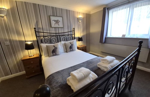 Heath and Reach Hotel | The Heath Inn