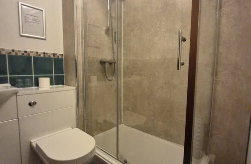 Heath and Reach Hotel | The Heath Inn