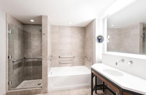 Moss Bay Hotel | The Heathman Hotel Kirkland