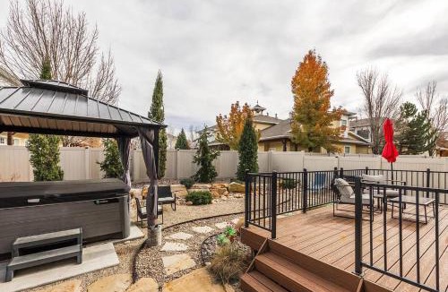 Heber House | The Heber Hangout: 4BR Family Home + Spa