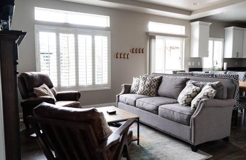 Heber House | The Heber Hangout: 4BR Family Home + Spa