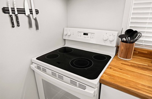 Peoria Heights House | The Heights Hideaway: 2BR Gem