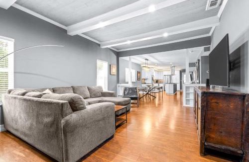 Tampa Heights House | The Heights Hideaway - For 10