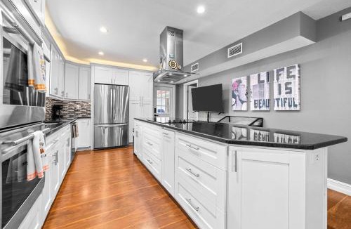 Tampa Heights House | The Heights Hideaway - For 10