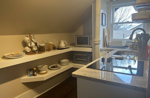 Tulsa House | The Heights Loft, 5 minutes from downtown, Fresh Coffee and two Plush Queen Beds
