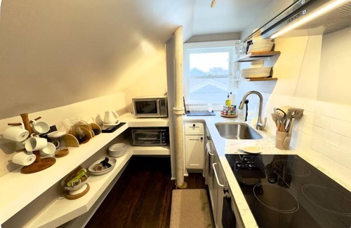 Tulsa House | The Heights Loft, 5 minutes from downtown, Fresh Coffee and two Plush Queen Beds