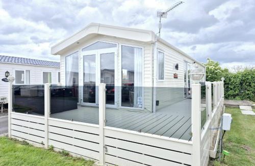 Seasalter Villa | The Helmsley Lodge