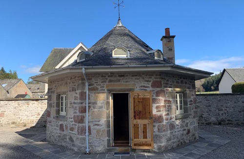 Scaniport Cottage | The Hen House