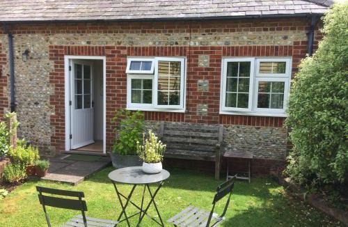 East Ashling Apartment | The Hen House