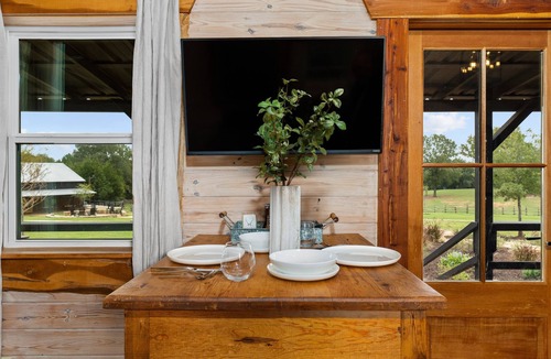 Henderson Cabin | The Hendo - Cabin #1 - Studio Style