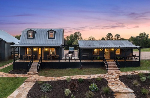 Henderson Cabin | The Hendo - Cabin #2- Intimate Family Getaway