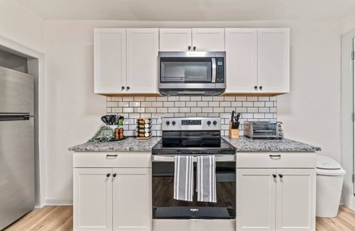 South Riverside Apartment | *The Hendricks #1* Wifi/Firepit