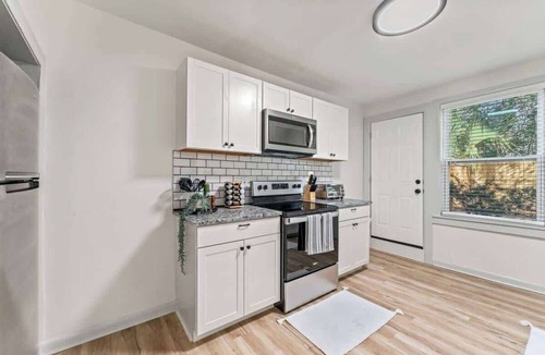 South Riverside Apartment | *The Hendricks #1* Wifi/Firepit