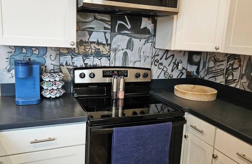 Petersburg Apartment | The Henry Lofts Unit 3 - 'The Sunset Suite'