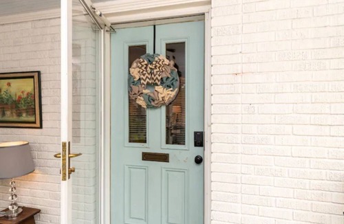 Meridian-Kessler House | The Hens Haven, 2 bd Broadripple Bungalow