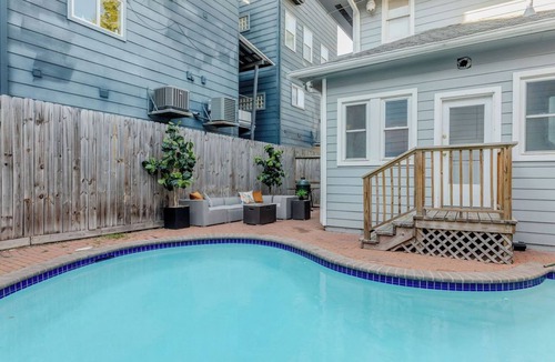 Neartown House | The Hera! Luxury Mansion in Montrose w/Pool 2BR+3
