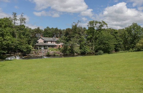 Eamont Bridge Cottage | THE HERDWICK HIDEAWAY AT EAMONT PARK in Penrith