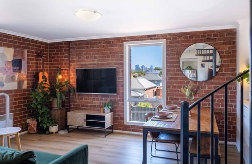 Northern Suburbs Apartment | The Heritage Loft | City views + free parking
