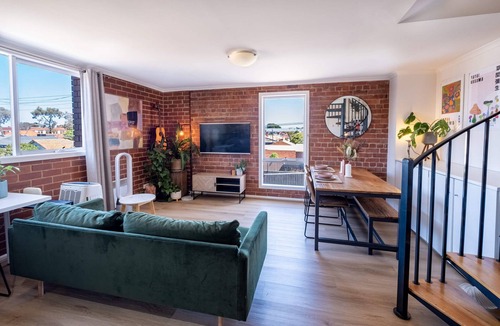 Northern Suburbs Apartment | The Heritage Loft | City views + free parking