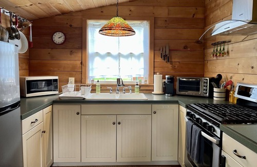 Colliersville Cabin | The Heron - Unique vacation getaway for 2 in historic cabin