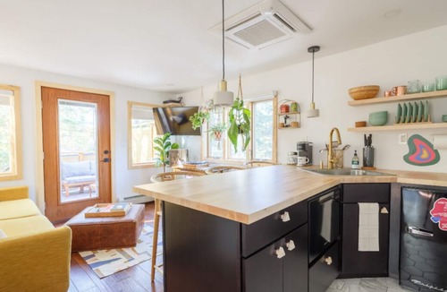 Woodstock House | The Herwood Inn