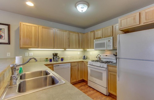 Larkspur House | The Heyburn Cottage (Downstairs)