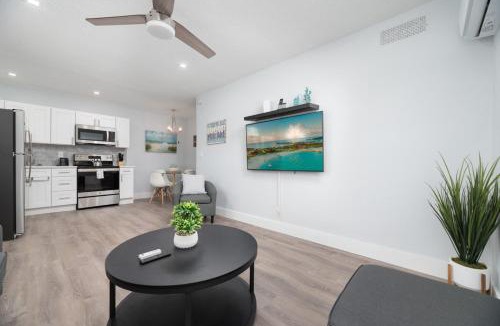 Pompano Beach Apartment | The Hibiscus Hideaway 2