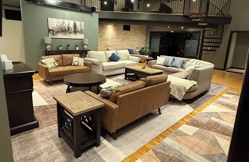 Springfield House | The Hidden Gem- Superb 7-bedroom Studio with arcade, theater and more!