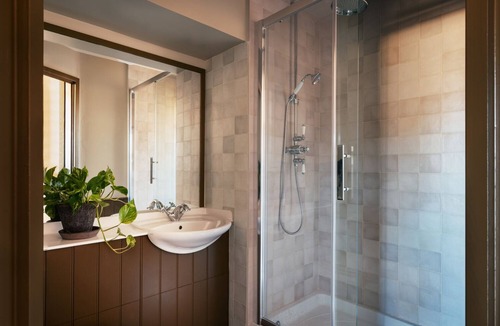 North East Derbyshire Hotel | THE HIDE