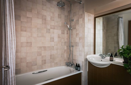 North East Derbyshire Hotel | THE HIDE