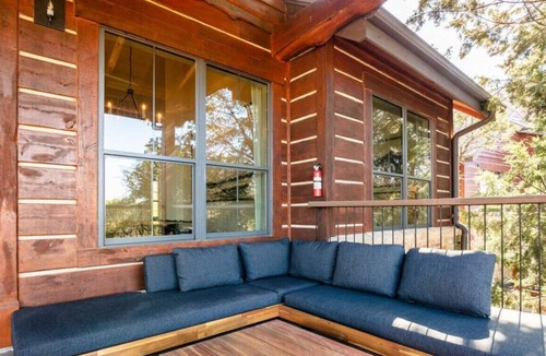 Leander Cabin | THE HIDEAWAY 3BR/2BA Modern Cabin at LAKE TRAVIS