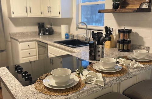 Grandview House | The Hideaway - 8 Bed, 2 Full Kitchen