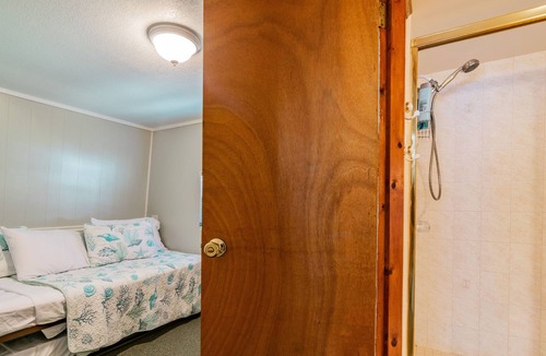 Weeki Wachee Gardens House | The Hideaway at Weeki River-kayaks included