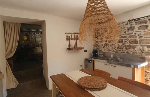 Vrisnik Villa | The Hideaway- authentic Dalmatian stone house with a pool Hvar island