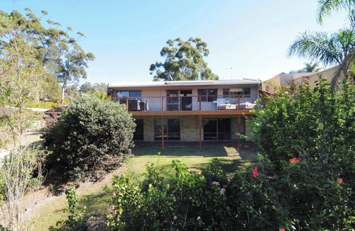 Vincentia House | The Hideaway - beach home with large deck