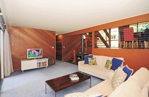 Vincentia House | The Hideaway - beach home with large deck