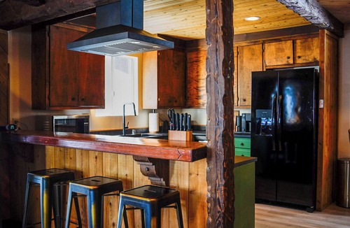 Big Bear Lake Hotel | The Hideaway Big Bear